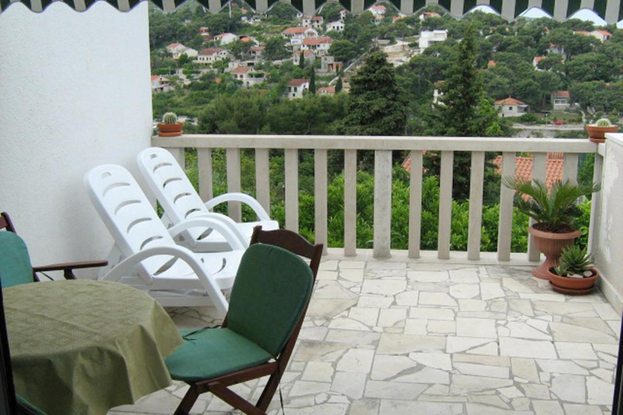 Apartments By The Sea Splitska, Brac - 2923 Postira Exterior foto