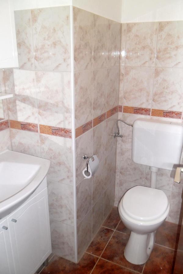 Apartments By The Sea Splitska, Brac - 2923 Postira Exterior foto